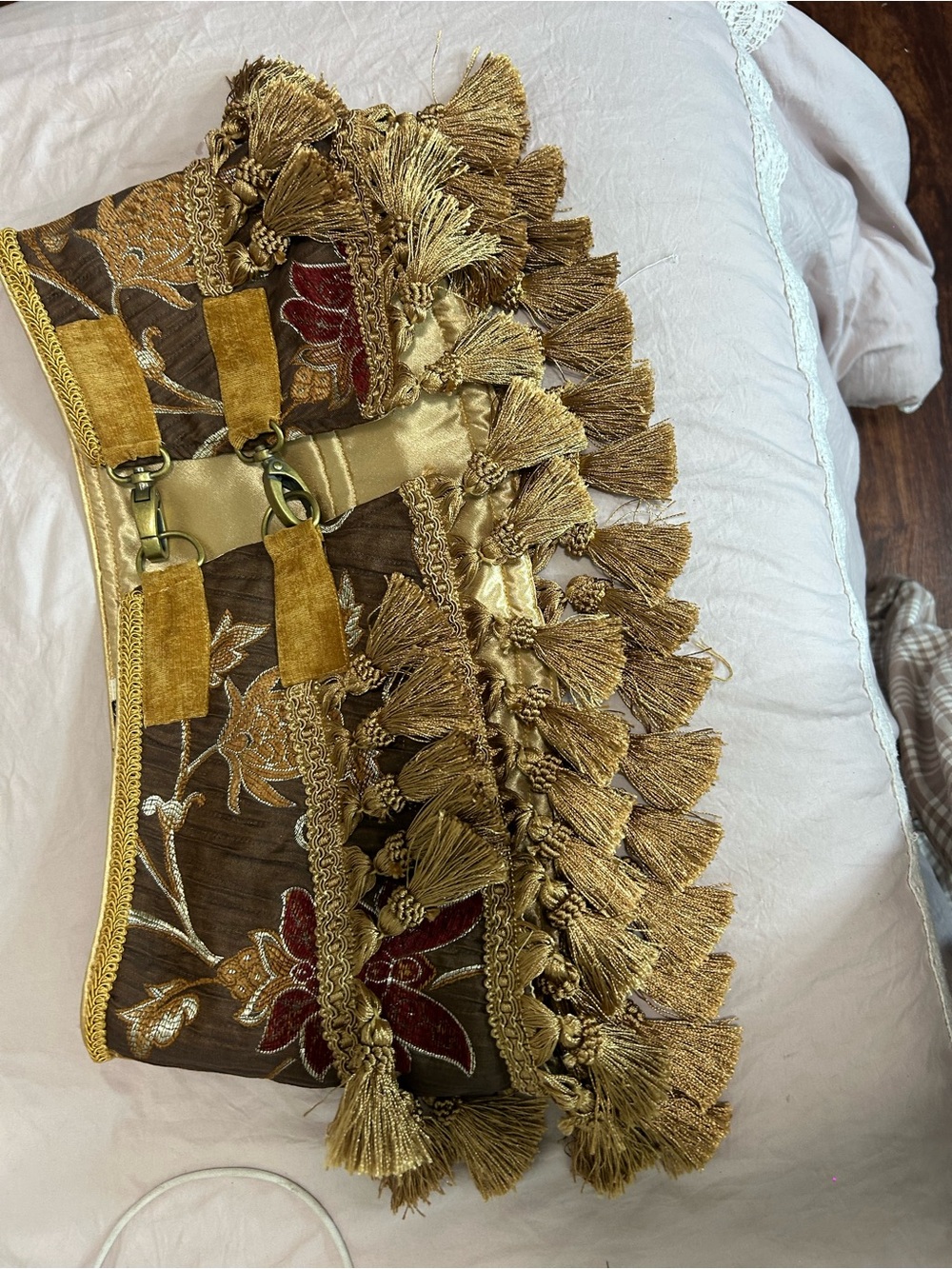 Decorative Gold Tassel Trim skirt Accent - Gold